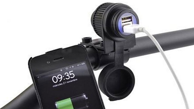 Szivargyújtó és USB aljzat